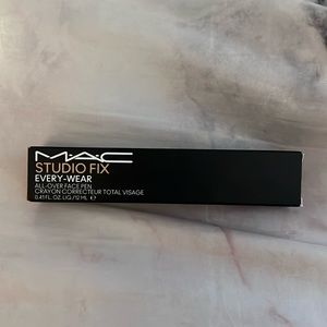MAC concealer